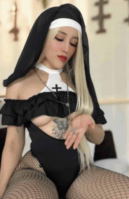 Virtual Strip with sexy costumes