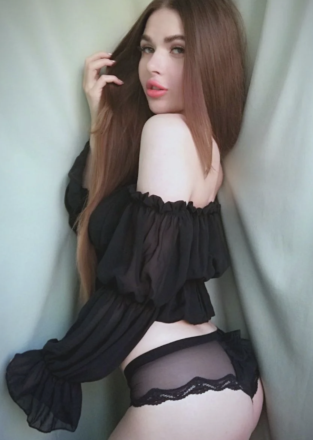 Erotic webcam model Katrina